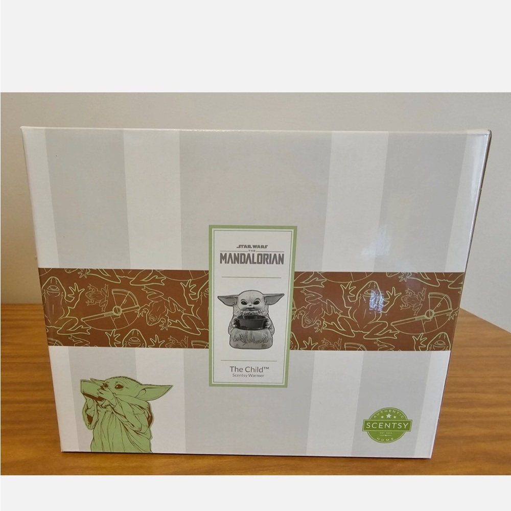 Scentsy Mandalorian The Child Warmer with Green and Brown Accents